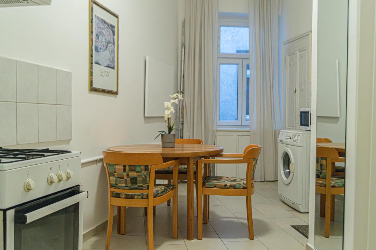 Economy 1Br Apartment Well Connected To The Whole City Wina Bagian luar foto